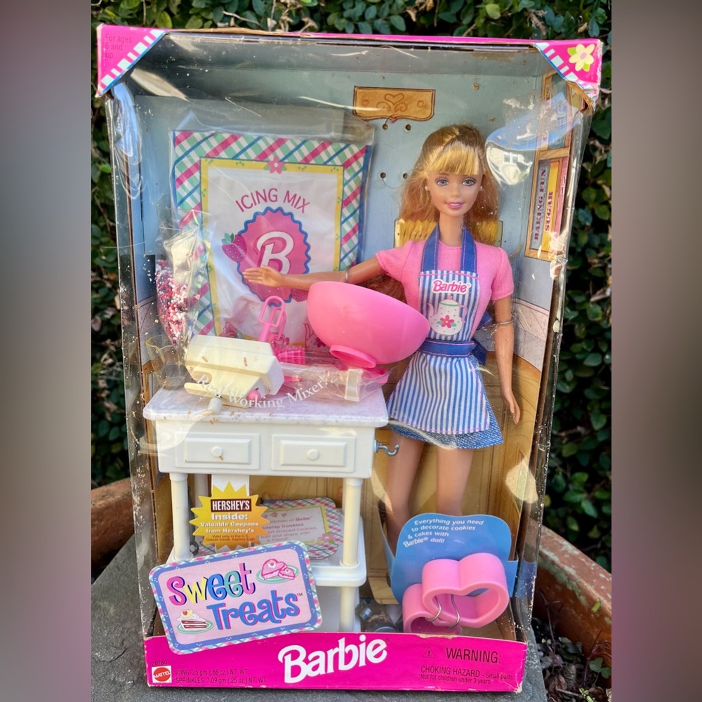 Barbie 1998 Sweet Treats Bakery Kitchen NRFB